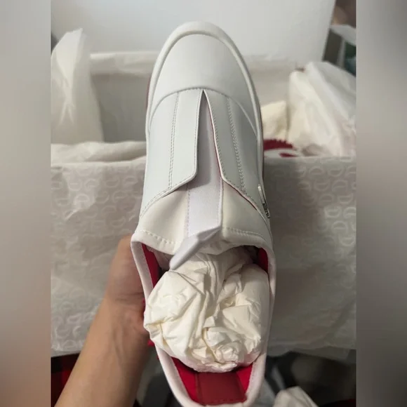 Christian Louboutin - Picture 9 of 12